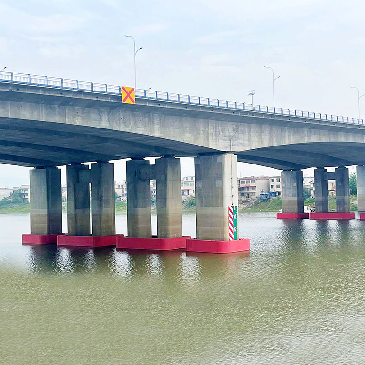 橋梁防撞，橋梁防撞設(shè)施，橋墩防撞，橋墩防撞設(shè)施，防撞護(hù)舷，橋墩防撞護(hù)舷，復(fù)合材料防撞設(shè)施，鋼覆防撞圈設(shè)施，固定式防撞設(shè)施，自浮式鋼覆復(fù)合材料，frp防撞圈，防撞圈-自浮式矩形防撞設(shè)施